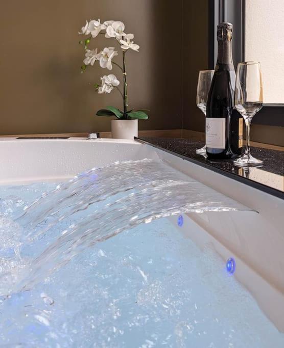 Les Suites Du Payre - Suite Passion Talmont-Saint-Hilaire Экстерьер фото